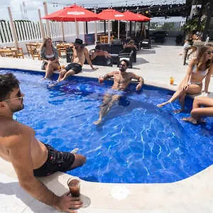 **** Hotel Nomads Party Mexico