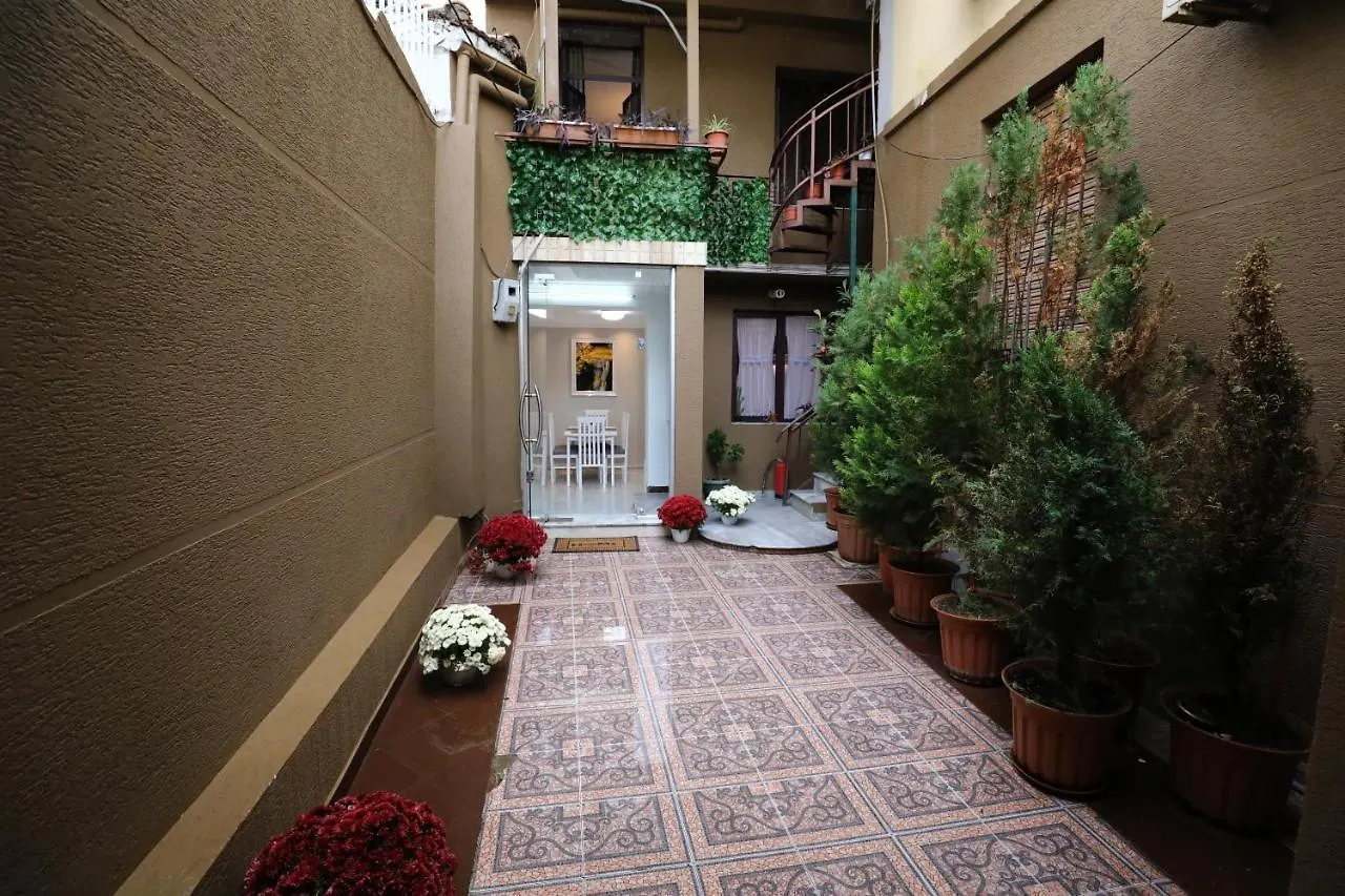 Little Corner Hostel Tirana